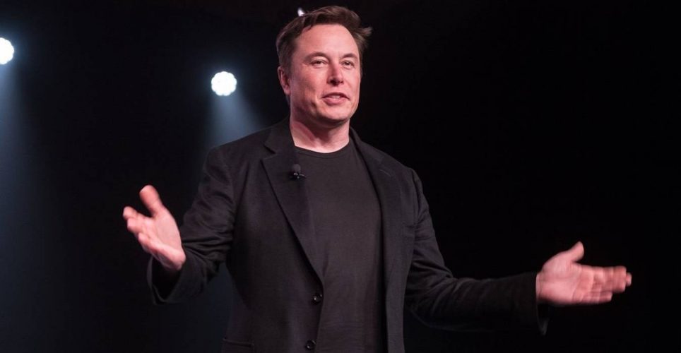 Elon Musk risponde alla domanda sul valore delle azioni Tesla (TSLA)